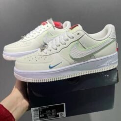 Nike - Air Force 1 Sneakers – White with Green Swoosh