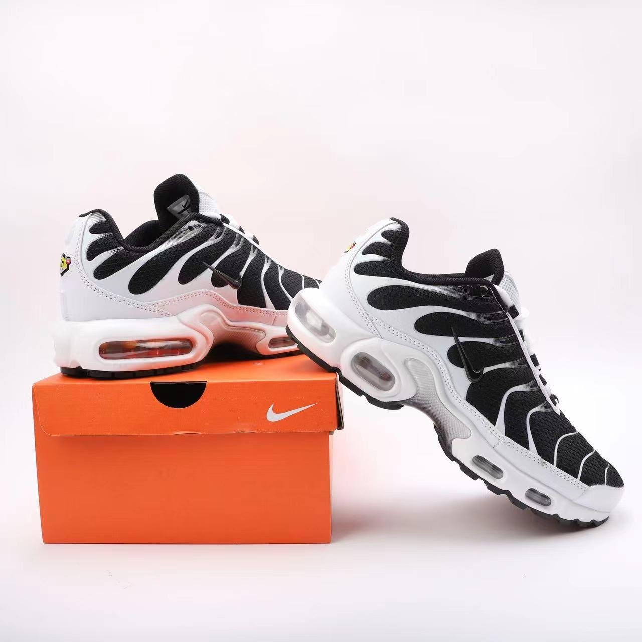 Nike Air Max TN White Black Sneakers