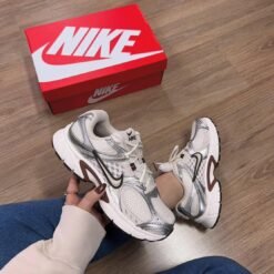 Nike V5 RNR Sneaker Off-White with Beige Accents – Nike