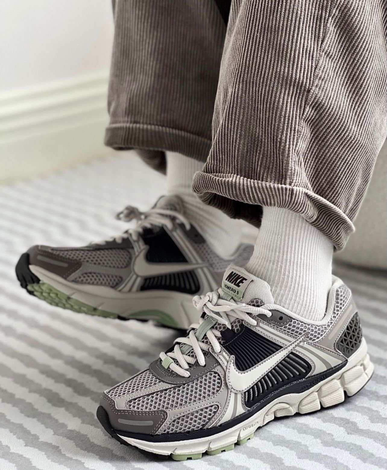 Nike Zoom Vomero 5 Grey & Black Running Sneakers – Breathable Cushioned Trainers