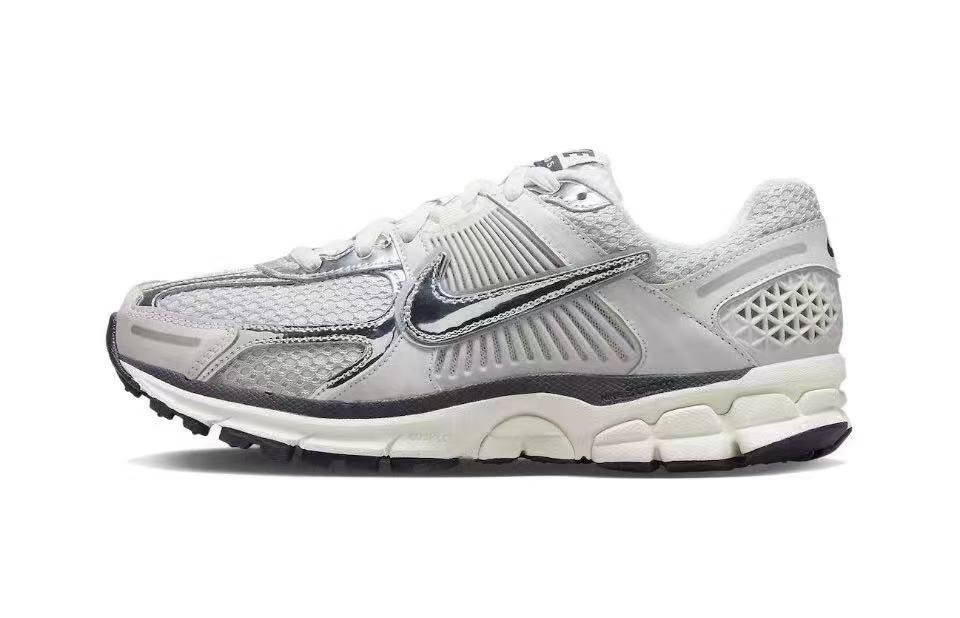 Nike Zoom Vomero 5 Grey Silver Sneakers